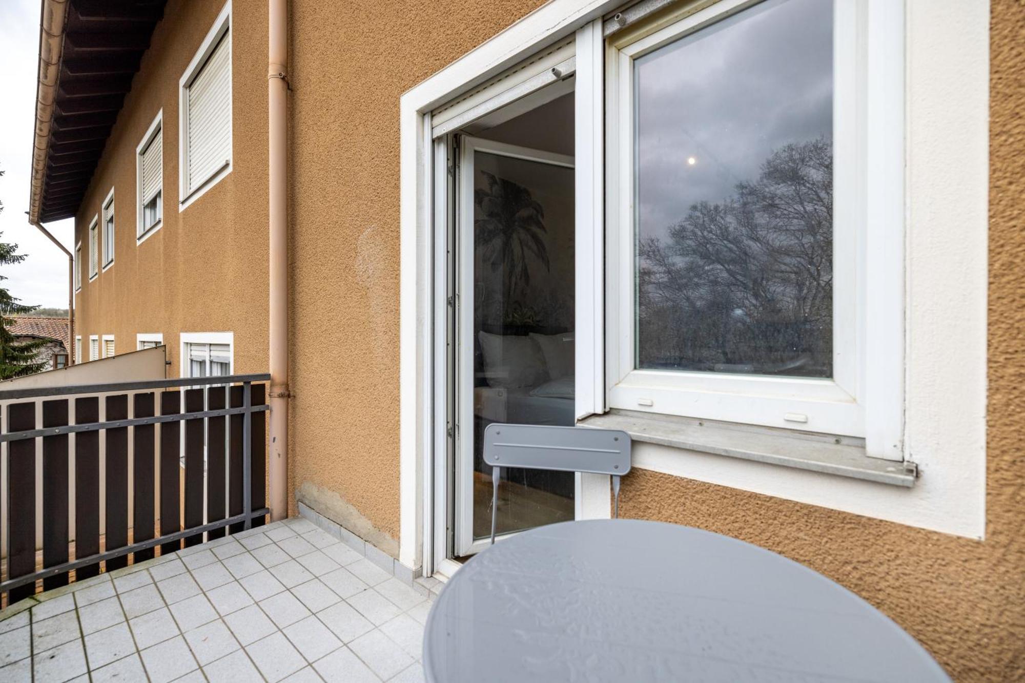 Kleines Apartment Mit Balkon Wurzburg Exterior photo